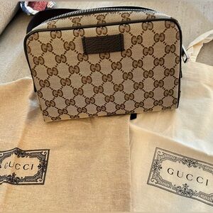 GUCCI beige/brown Original GG canvas zip top Crossbody Waist Fanny Pack BUM bag